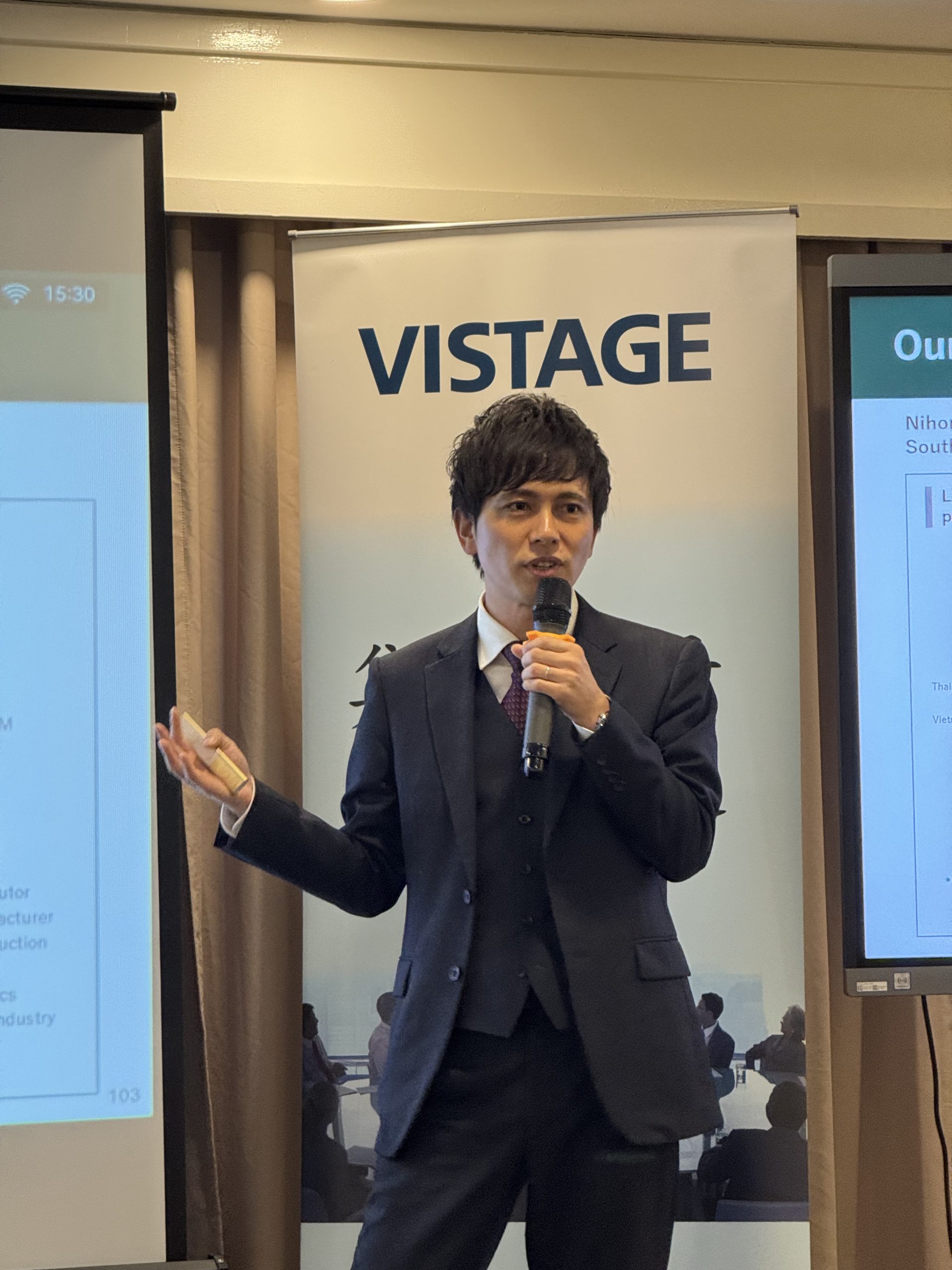Mr. Yusuke Ojima speaking at the "Bigger in M&A, Future with AI" forum